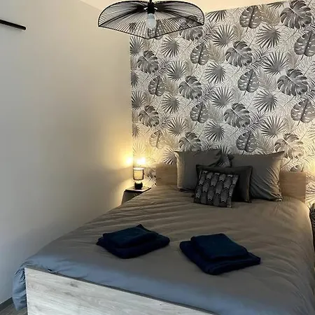 Bel Sur Cour Plein Centre Et Parking * Moulins (Allier)