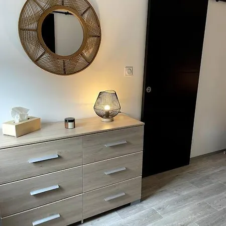 Bel Sur Cour Plein Centre Et Parking Διαμέρισμα Μουλέν