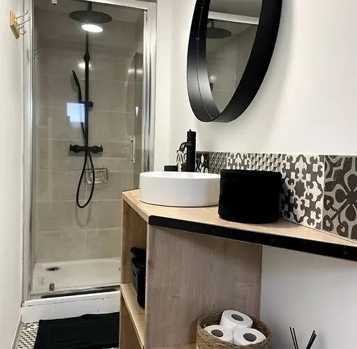 Bel Sur Cour Plein Centre Et Parking Apartment